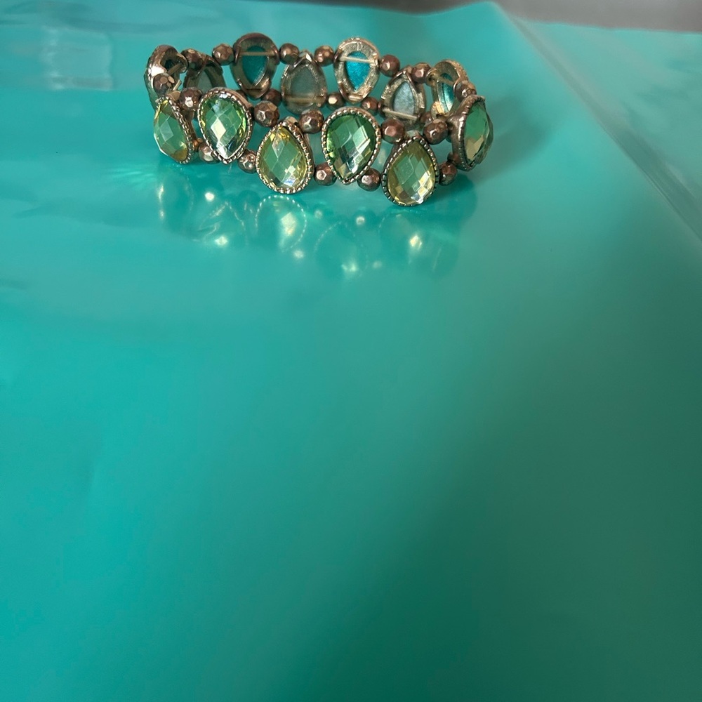 Elegant Green and Gold Bracelet